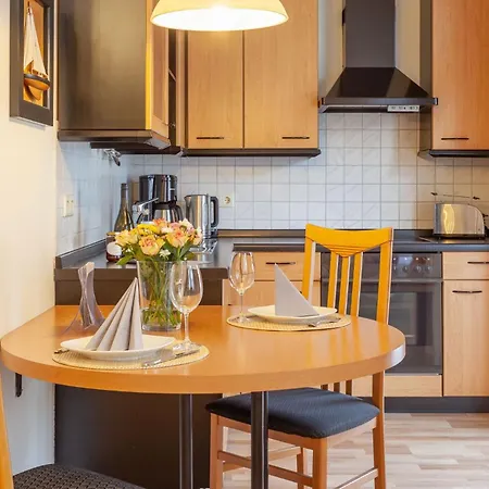 Apartment Villa Granitz, Ostseebad Sellin, Insel Ruegen, Gemuetliche 38 Quadratmeter Gross, Bietet Die Lieblingsplatz In Der Villa Granitz Zwei Personen Alle Annehmlichkeiten Fuer Unbeschwerte Urlaubstage